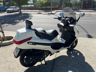 Moto Piaggio X EVO 250