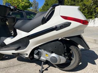 Moto Piaggio X EVO 250