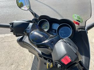 Moto Piaggio X EVO 250