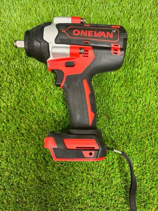 Llave de impacto 1800 n.m 2 baterias