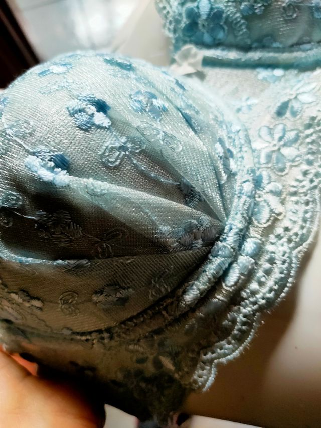 Reggiseno nuovo + uno in regalo