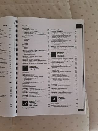 Libro di Biologia e Genetica