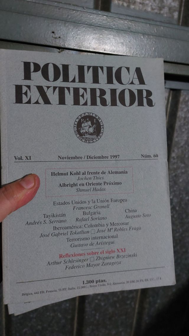 Lote de libros de política eterior