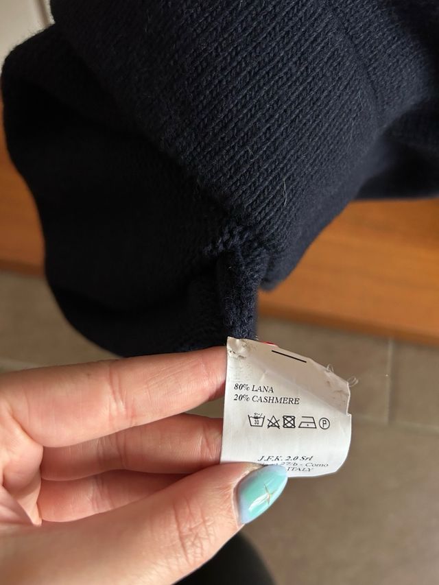 Vestito di lana e cashmere nuovo