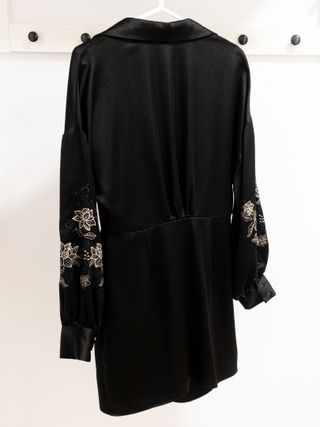 vestido marca ZARA (M) bordados y estética japones