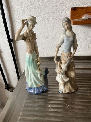 Pareja de figuras de porcelana