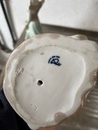 Pareja de figuras de porcelana