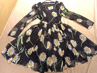 Vestido con flores NUEVO! MUY BONITO