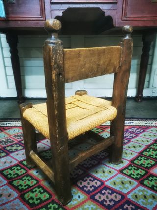 Silla niño antigua.