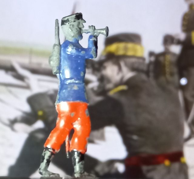 CORNETA SOLDADO PLOMO AÑOS 40 S XX