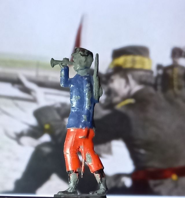 CORNETA SOLDADO PLOMO AÑOS 40 S XX