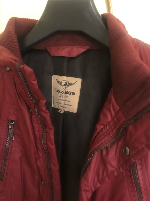 Cazadora unisex roja marca Lois