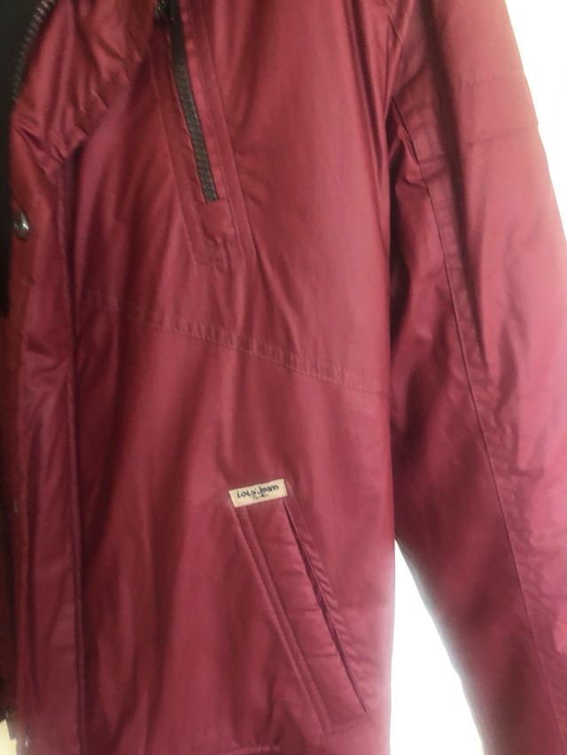Cazadora unisex roja marca Lois
