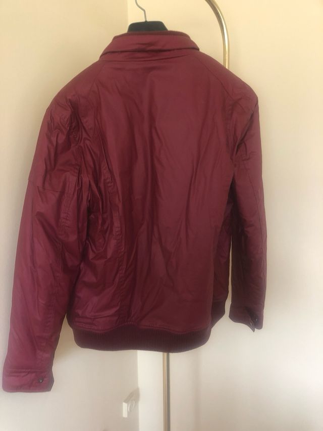 Cazadora unisex roja marca Lois