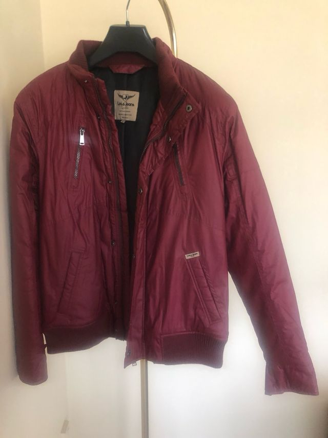 Cazadora unisex roja marca Lois