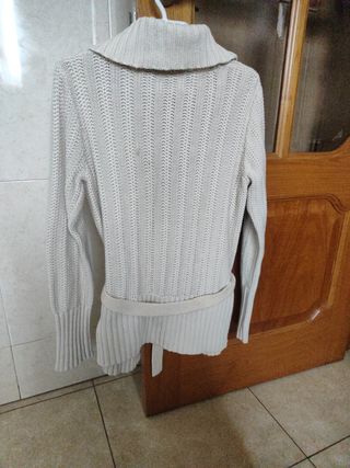 Chaqueta calada color crema