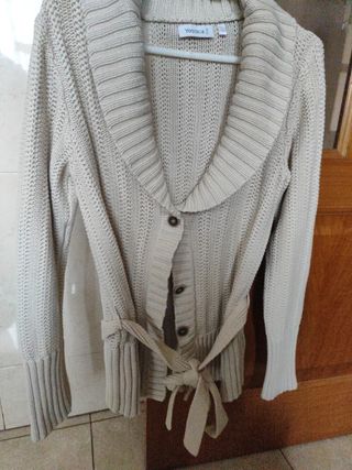 Chaqueta calada color crema
