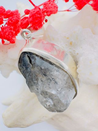 Colgante de plata 925 con piedra cuarzo bruto