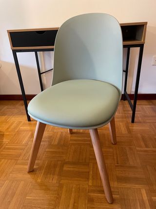 Conjunto de escritorio y silla