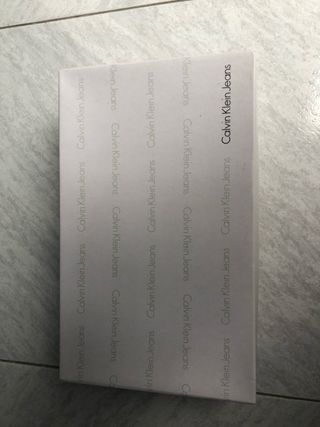 Zapato de piel de tacon Calvin Klein. Talla 40