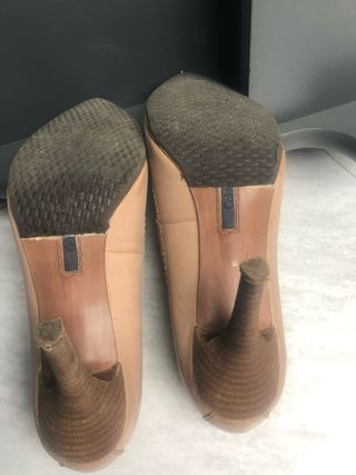 Zapato de piel de tacon Calvin Klein. Talla 40