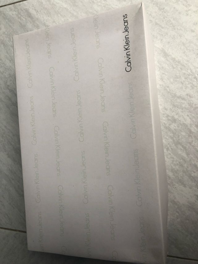 Zapatos de piel de tacon Calvin Klein. Negros .T