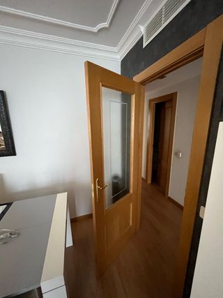 Puerta madera con cristal