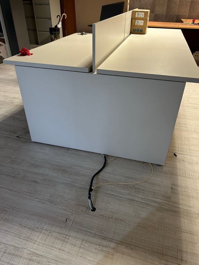 Conjunto de mesas se oficina para varios puestos