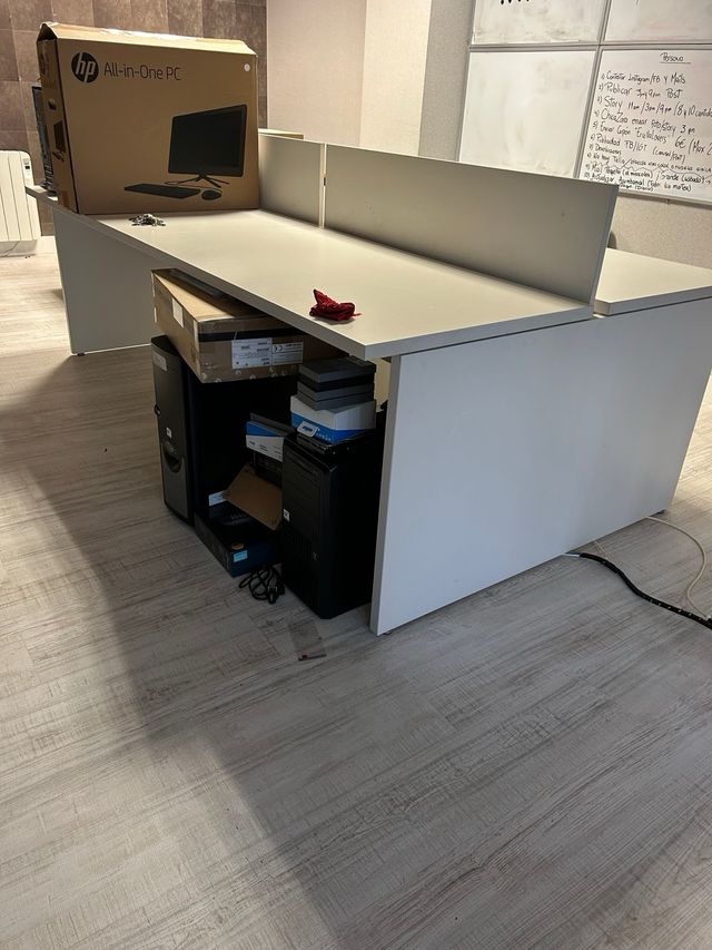 Conjunto de mesas se oficina para varios puestos