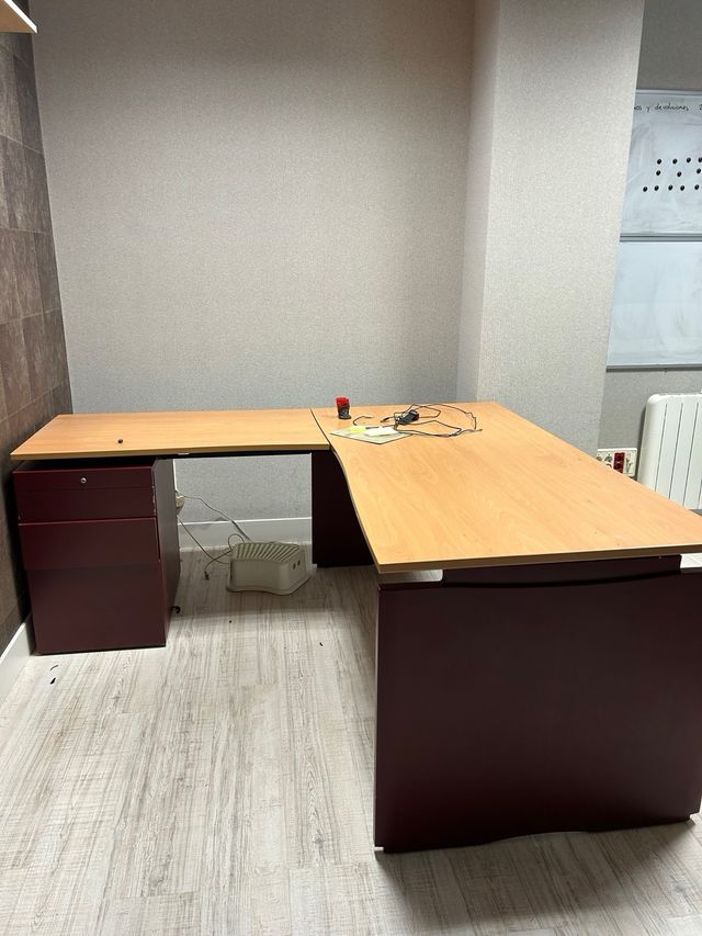 Conjunto de mesas se oficina para varios puestos