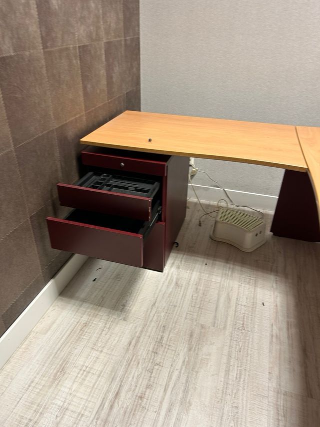 Conjunto de mesas se oficina para varios puestos