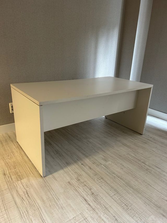 Conjunto de mesas se oficina para varios puestos