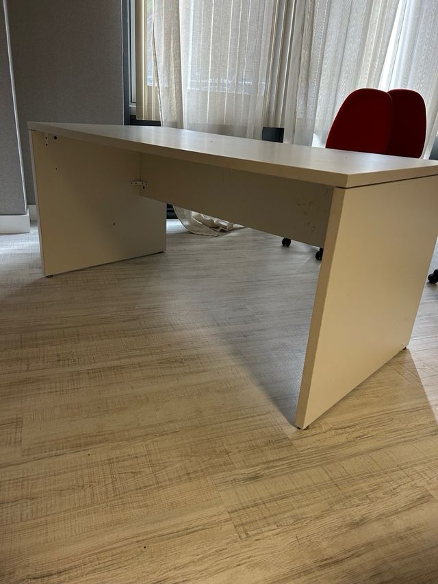 Conjunto de mesas se oficina para varios puestos