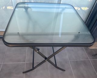 Mesa y sillas exteriores