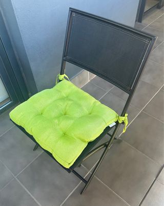 Mesa y sillas exteriores