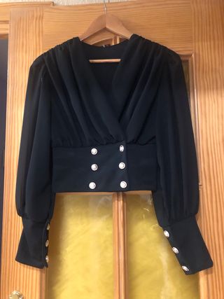 Bonita camisa joya negra de gasa. T única