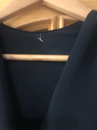 Bonita camisa joya negra de gasa. T única