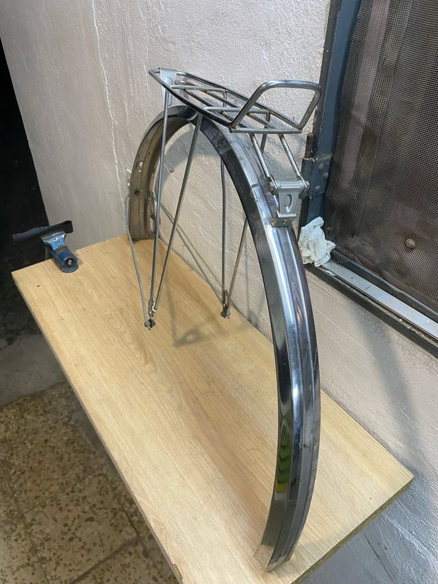 Guardabarros trasero cromado con portabultos