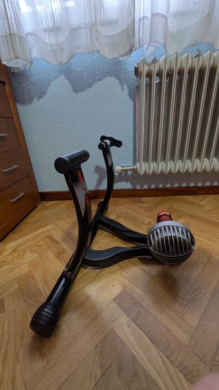 Rodillo Elite Crono Fluid y bici 