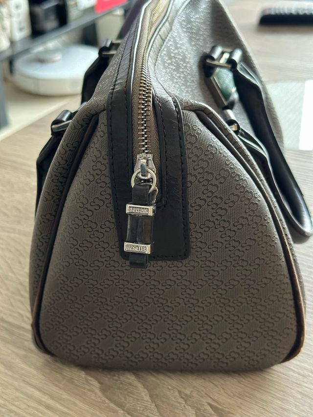 Bolso de mano salvador bachiller