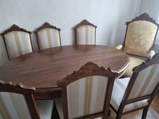 Antigüedad. Conjunto mesa, sillas