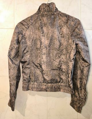 Casaco em tecido técnico, de meia estação- Bershka