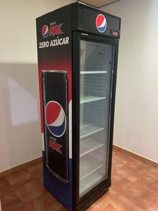 NEVERA; EXPOSITOR VERTICAL PUBLICITARIA