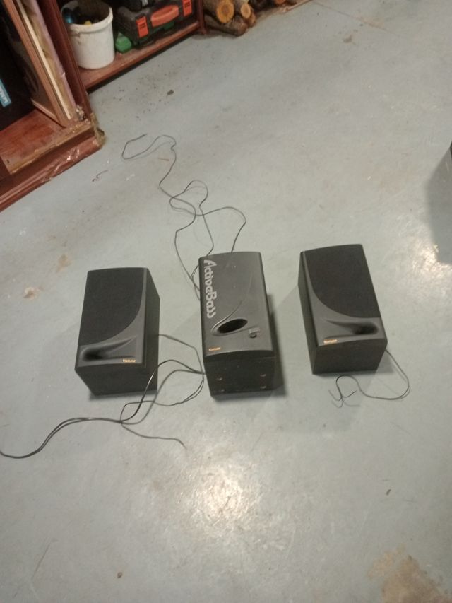 Juego de tres altavoces