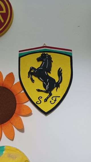 Gadgets in legno Ferrari 