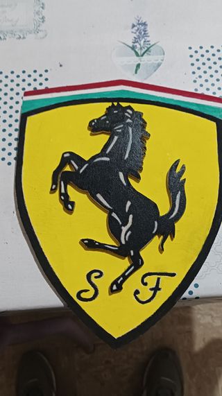 Gadgets in legno Ferrari 