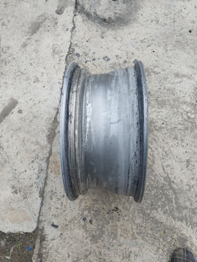 Llanta 16 de terrano