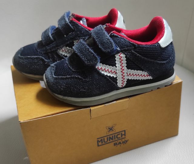 Deportiva Munich BABY serraje, azul y roja