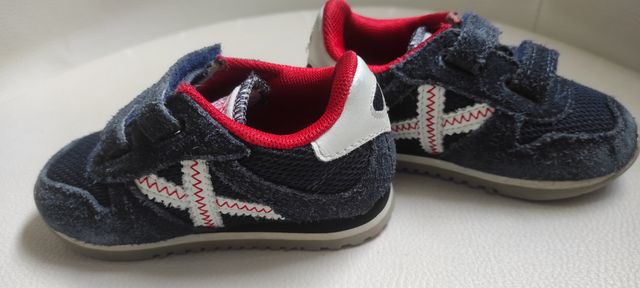 Deportiva Munich BABY serraje, azul y roja