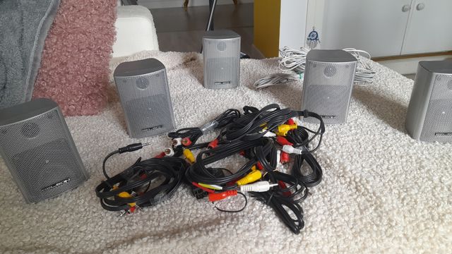 Home cinema. 5 Altavoces con Torre